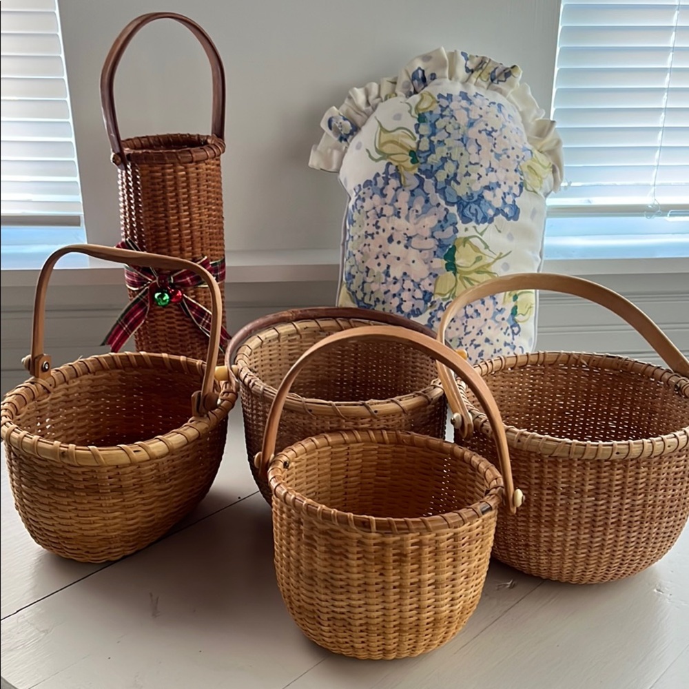 5 Nantucket baskets plus pillow